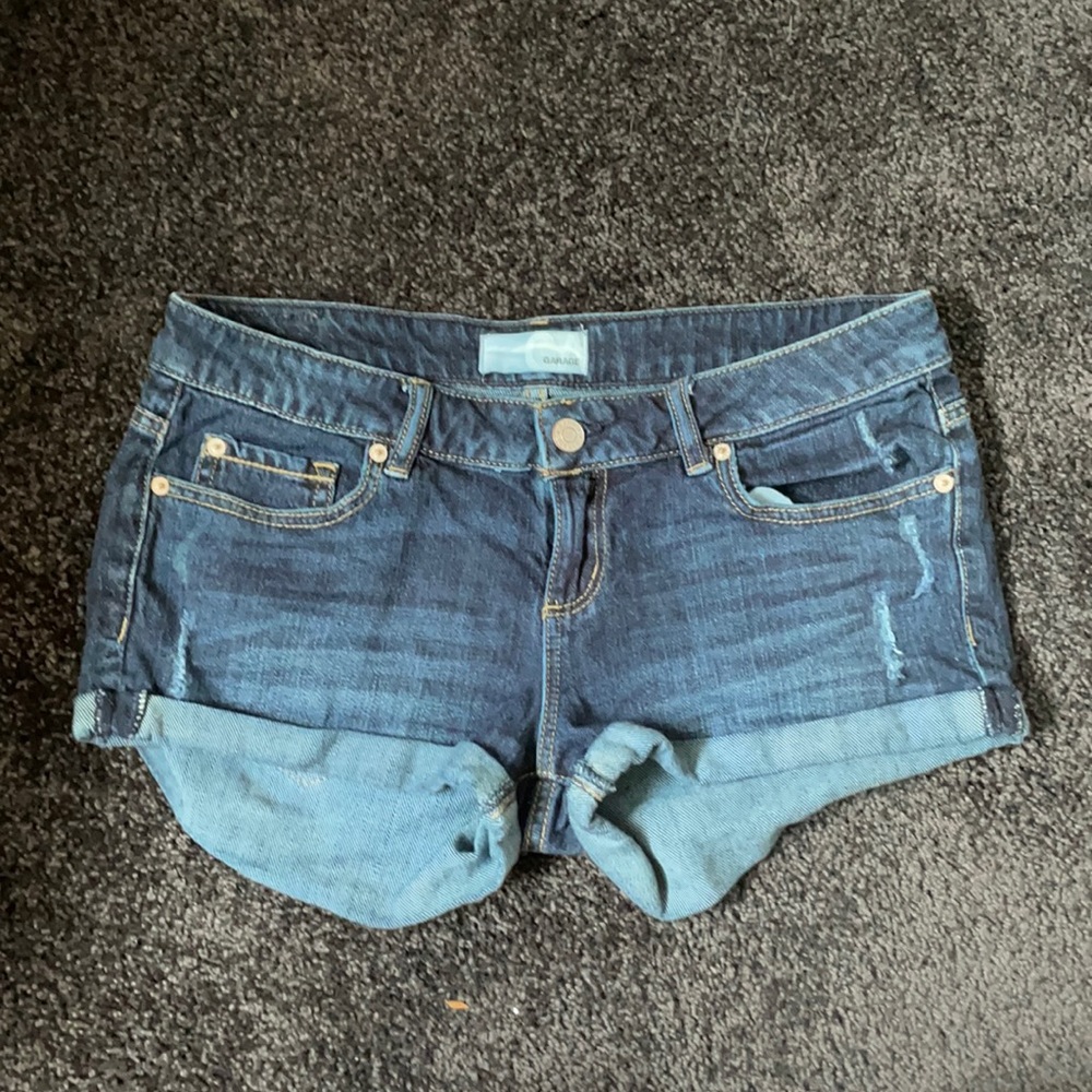 Size 7 low rise dark denim Garage shorts